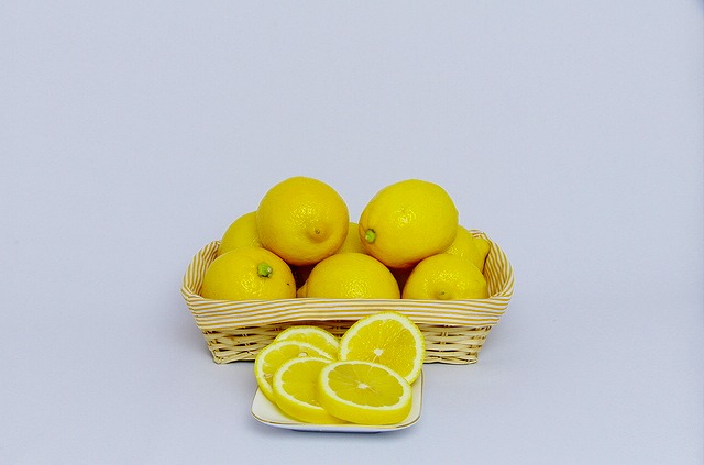 クエン酸を含むレモン